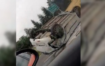 Tetejére borult egy autó Kaposvár és Juta között