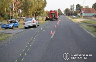 Figyelmetlensége miatt okozott balesetet a fiatal sofőr