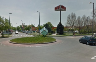 Tizenöt éve adták át a kockás körforgalmat