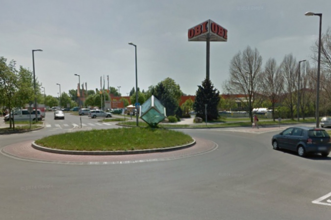 Tizenöt éve adták át a kockás körforgalmat