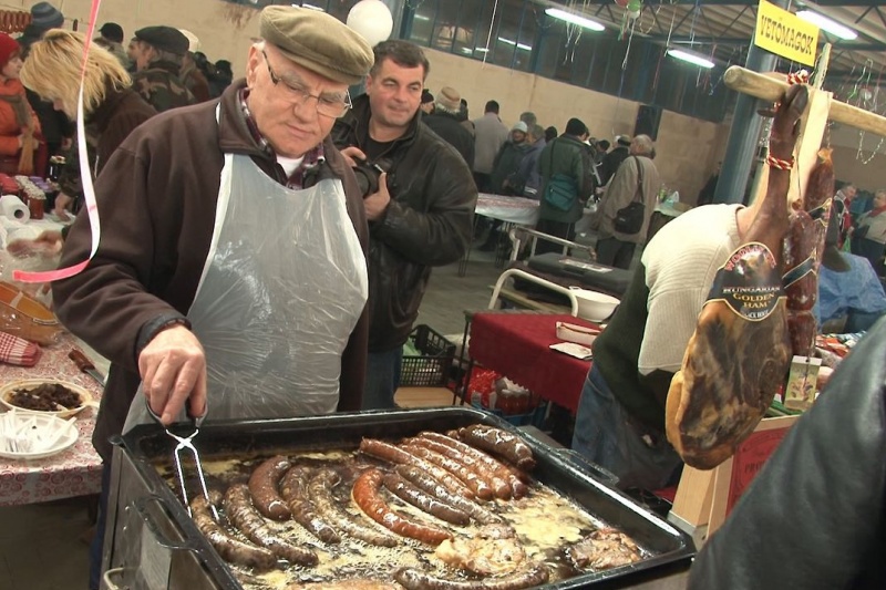400 kg kolbász lett, elfogyott