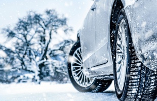 Téli motormelegítés: miért nem jó ötlet percekig járatni az autót?