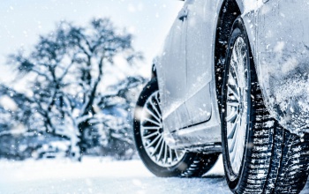 Téli motormelegítés: miért nem jó ötlet percekig járatni az autót?