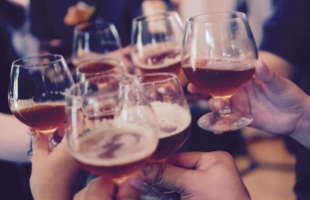 Idén sem ünnepeltünk mértékkel: az alkohol okozta a balesetek többségét