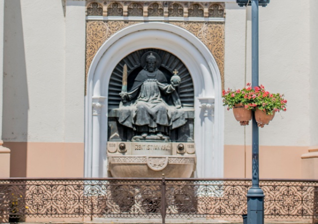 A nagytemplom Szent István-díszkútja