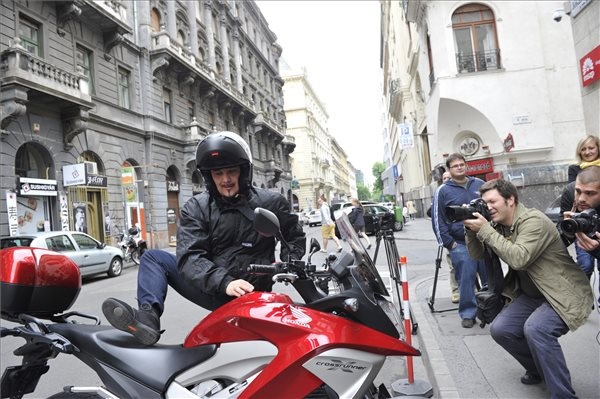 Piros bicikli (motorbicikli)