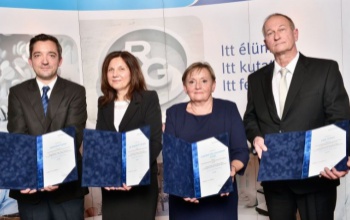 Nívós kitüntetéssel díjazták a Kodály Zoltán Központi Általános Iskola kémiatanárát