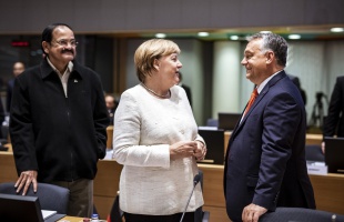 Angela Merkel hosszú(?) búcsúja