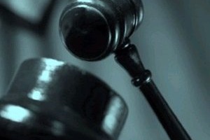 Fokozatosan csökken 65 évre a bírák nyugdíjkorhatára