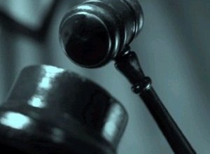 Fokozatosan csökken 65 évre a bírák nyugdíjkorhatára