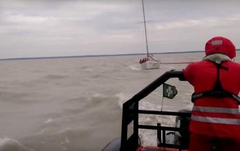 Így mentettek ki ma négy embert a viharos Balatonról