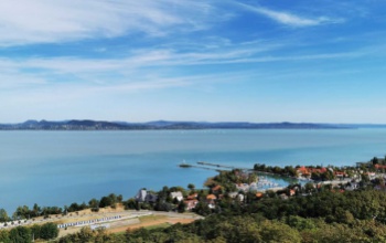 Bárki által használható kishajós megállópontok létesülnek a Balaton déli partján
