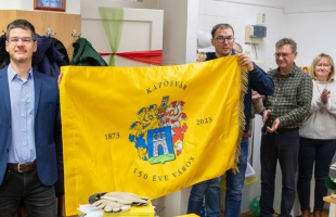 Emlékzászlót kapott a katolikus iskola