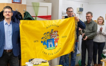 Emlékzászlót kapott a katolikus iskola