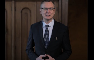 Rétvári Bence: a kormány elkötelezett a minél nagyobb mértékű pedagógusbér-emelés iránt