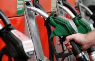 Csökken a benzin ára szerdán, a gázolajé nem változik
