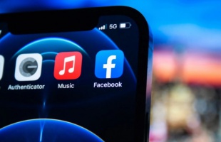 Olyan húzással készül a Facebook, ami miatt több időt fognak tölteni vele