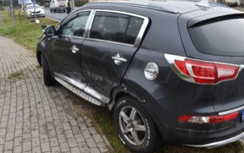 Belerohant a szemből érkező autóba, majd elhajtott