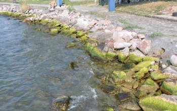 Megbillent hosszanti irányban a Balaton víztükre