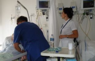 Képzést támogat, létszámot is bővít a kórház