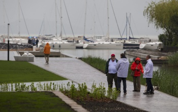 Átadták a balatonfenyvesi kikötőt