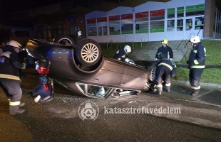 Felborult egy autó Segesden