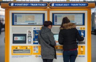 Rekordszámú bérletet és jegyet adott el a MÁV