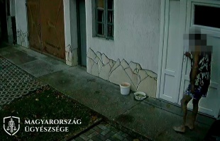 A pinceajtó előtt aludt el a besurranó tolvaj