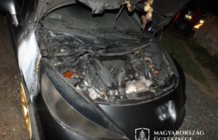Bántalmazta volt feleségét, majd felgyújtotta fia kocsiját