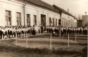 65 éve lett „Gárdonyi” a Cseri úti iskola
