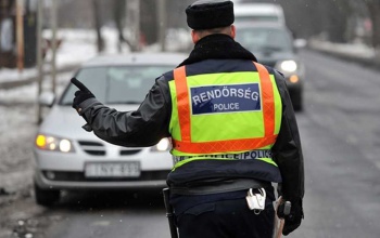 Eltiltás miatt jogsi nélkül vezettek
