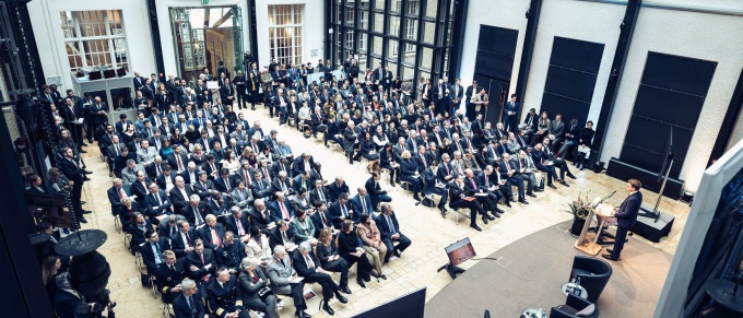 Alvajárók szorításában