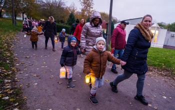 Lámpások fénye világította meg a Búzavirág lakótelepet