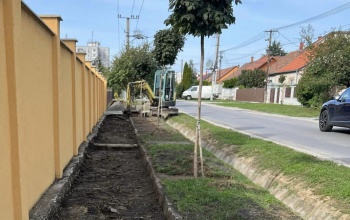 Új járda készül a Sopron utcában