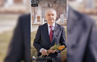 Szita Károly nőnap alkalmából videóban köszöntötte a kaposvári hölgyeket