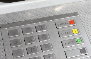 A bankszövetség ellenzi az ingyenes készpénzfelvételi limit emelését