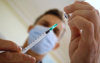 Három nap alatt 48 ezren vették fel az első oltást
