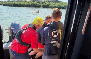 Rendkívüli terhelés alatt a vízimentők a tetőző hőségben