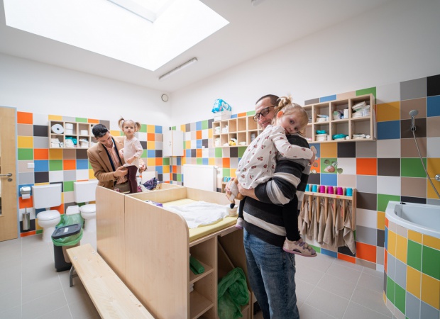 Telt házzal nyitott meg Kaposvár új bölcsődéje - fotók