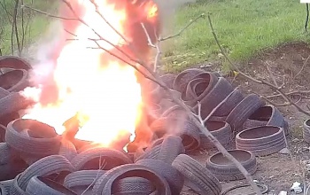 Kaposváron égette a gumit a 17 éves fiú, most vádat emeltek ellene - videó