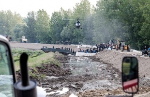 A nemzeti adománygyűjtő vonalon gyűjtenek