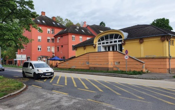 Este 10 órától szól egy riasztó az Arany János utcában