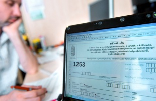 A személyi jövedelemadó bevallást éjfélig lehet leadni