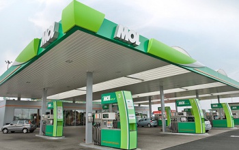Maximum 50 litert lehet tankolni a Mol kutakon hatósági áron