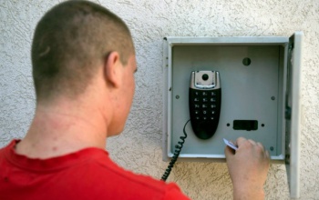 Börtönből telefonálva is tudtak csalni