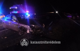 Összeütközött két személyautó a 67-es főúton