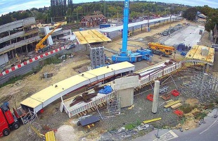 Megérkezett az utolsó, az íves hídelem is