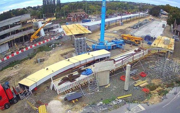 Megérkezett az utolsó, az íves hídelem is