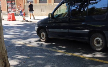 Durva kátyú veszélyezteti az autósokat a Dózsa György utcában - videó