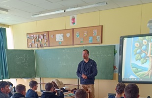 Drogprevenciós előadást tartottak a rendőrök a Gárdonyi iskolában